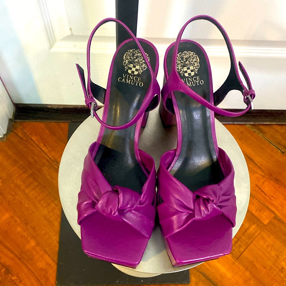 NEW VINCE CAMUTO STEFANEY PLATFORM SANDALS